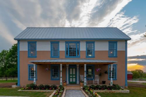 Waco Casa | The Mohawk Valley House - 4 suite boutique hotel renamed