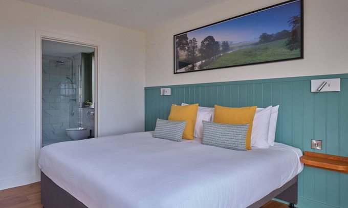 Chittlehamholt Cabina | The Mole Resort, 3 Bedroom Meadow View Luxury Lodge with Hot Tub