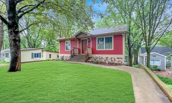 Spirit Lake Casa | The Cove House off West Lake Okoboji