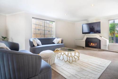 Mount Eliza Casa | 'The Moondah Manor' A Poolside Family Retreat