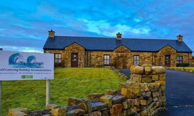 Creevy Cabaña | The Moor by Creevy Cottages are 1 minute to pier / sea