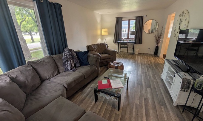 Moorhead Casa | The Moorhead Place. Dog friendly, warm home near colleges and medical centers