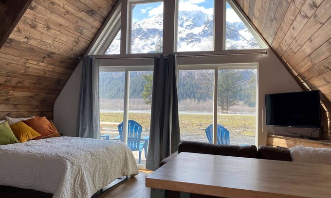 Seward Cabina | The Moose @ Exit Glacier Cabins