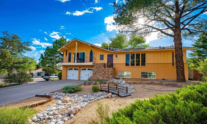Loma Del Rey Casa | The Morning Sun Home | Spacious, Updated, Fun--Views!