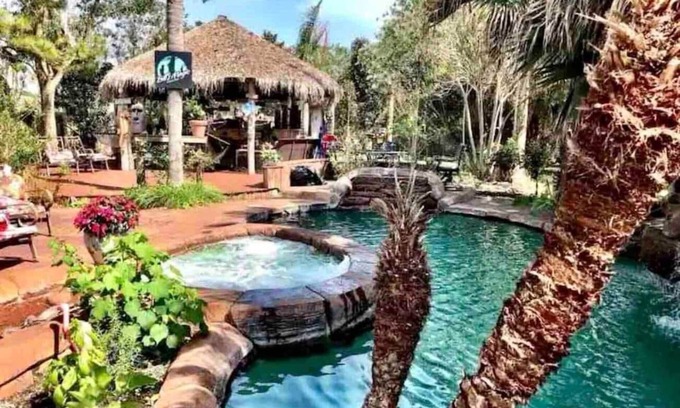 Pearland Casa | The Most Interesting House in Texas
