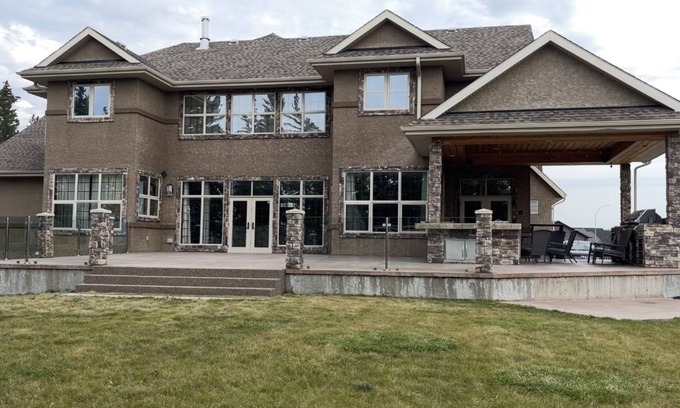 Hinton Casa | The most Luxurious, full of comfort Home away from Home