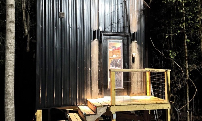 Tie Plant Cabina | The most unique getaway experience in North Mississippi!
