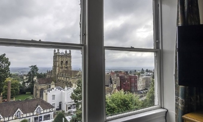 Malvern Hotel | The Mount Pleasant Hotel