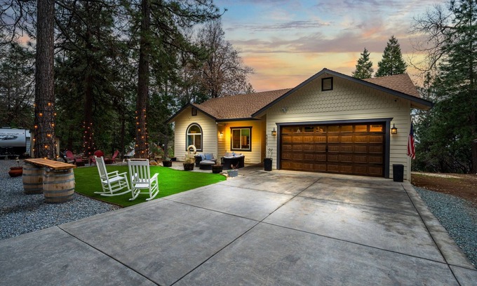 Apple Hill Casa | The Mountain Ridge Retreat, 3 bedroom home in beautiful Pollock Pines, CA