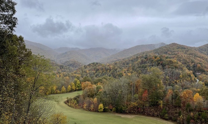 Whittier Cabina | The Mountain View Lodge - Luxury in Whittier! Awesome views from every deck!