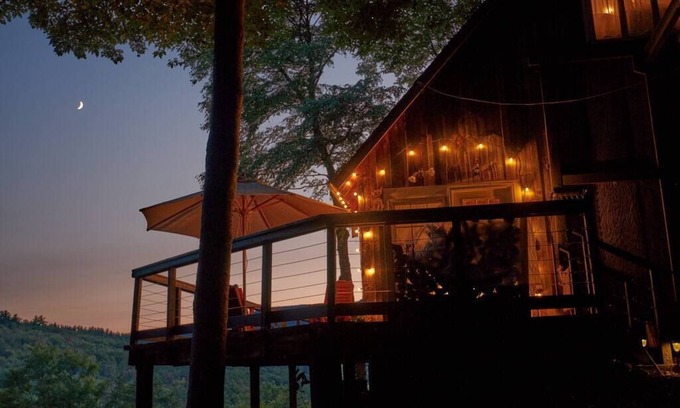 Mount Tremper Casa | The Mountain Wonder | Hot tub, Sauna, Creek, Views