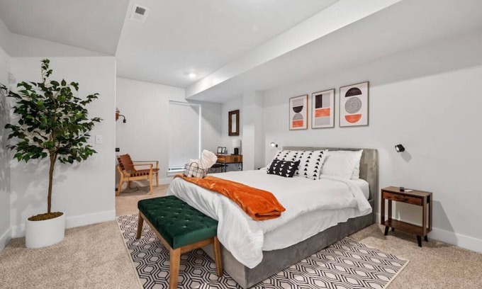 Central Northside Casa | The Mr. Rogers Room|Private Room on Arch Street