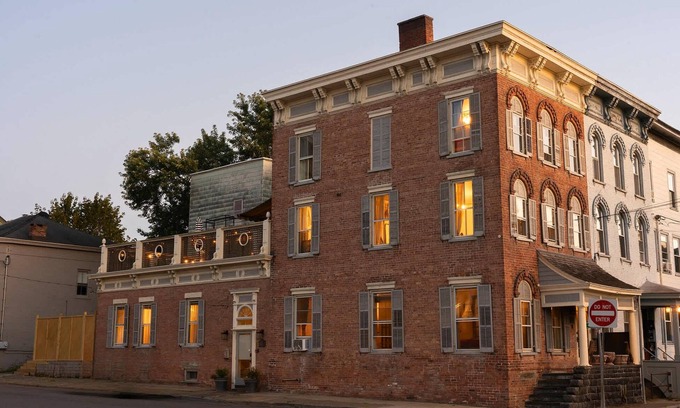 Hudson Casa | The Mulford Alden House