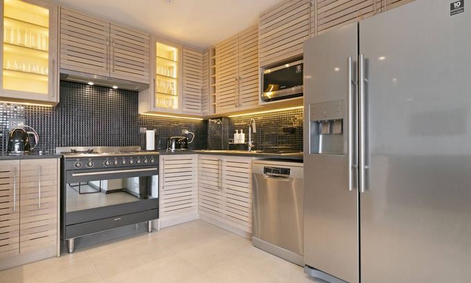 Three Anchor Bay Apartamento | The Murex 4-Bedroom Serviced Apartment