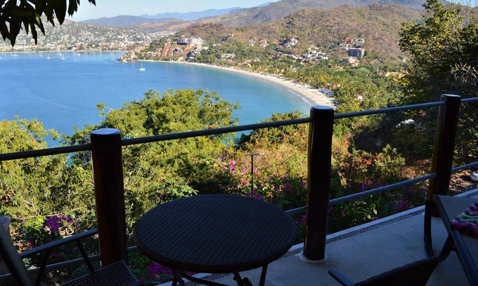 Playa Las Gatas Casa | Los propietarios del catamarán de vela "Picante" te traen una porción del paraíso.