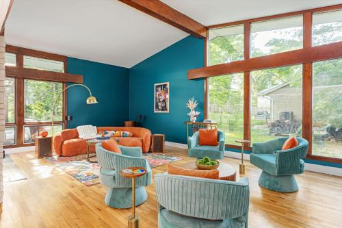 Bloomington Casa | The Nancy Fireplace Hot Tub Ping-pong
