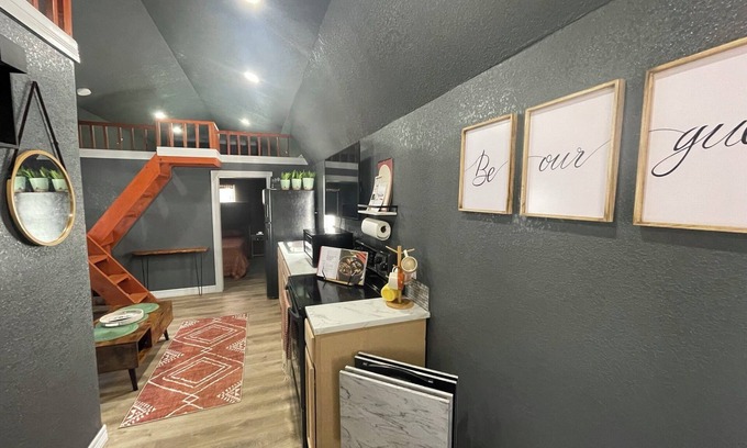 Brazoria Cabina | The Natasha Cabin: Cozy 3-Bed Retreat by the River