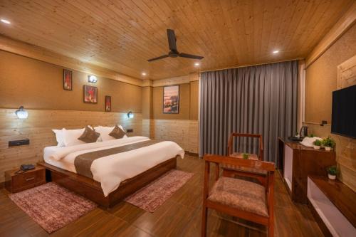 Fagu Hotel | The Nature Dreams l Private Balconies l 360" Mountain View l Room Service l Business Centre l Apple Orchid for Morning and Evening Walk l Kufri by Exotic Stays