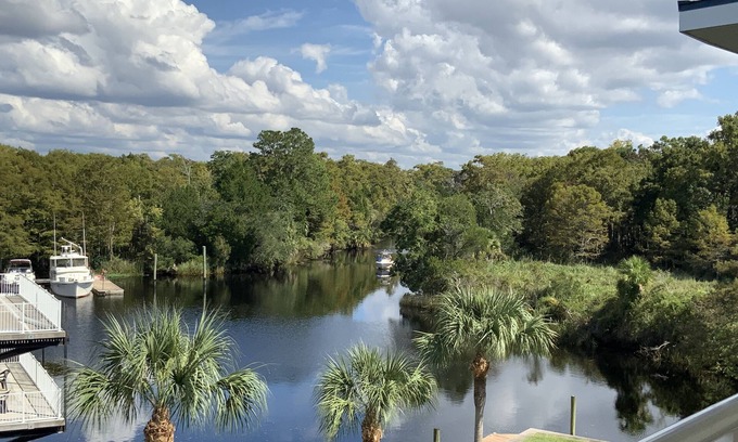 Suwannee Condominio | The Nauti Angler - Suwannee Cove where the River meets the Gulf - Unit 203 - 3BR