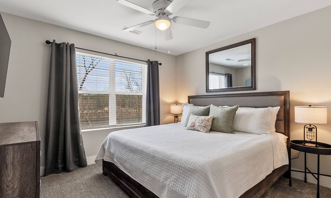 Tuscaloosa Condominio | The Nelson 1st Floor Riverfront Condo with Pool & Gym Access