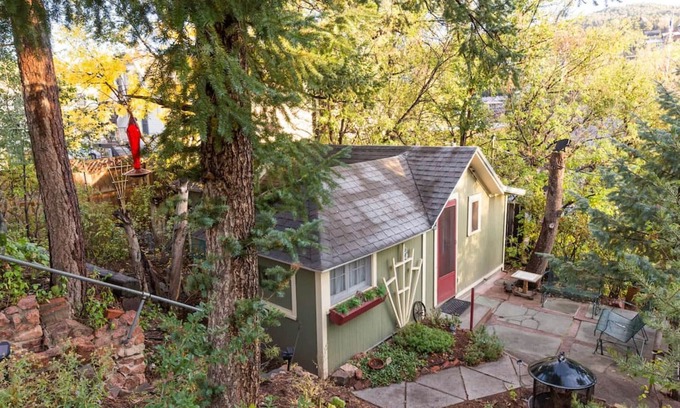 Manitou Springs Casa | The Nest: una acogedora cabaña de retiro en el jardín en el corazón del centro de Manitou Springs