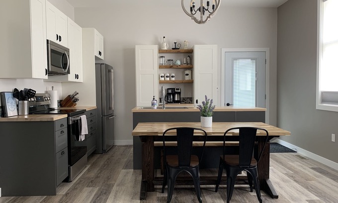 Maple Creek Casa | The Nest Guesthouse in Maple Creek