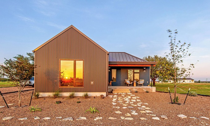 Carmine Otro | The New Blue Farmhouse