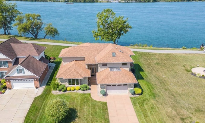 North Tonawanda Casa | The Niagara Shores by Sul Lago