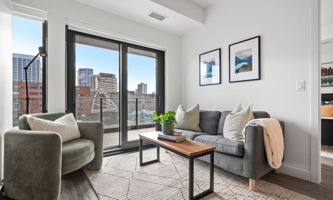 Eau Claire Condominio | The Nile | Gym | Downtown | UG Park | Bow River