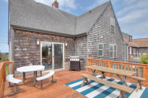 Seaside Casa | The Nordic House in the Cove - Meredith Lodging