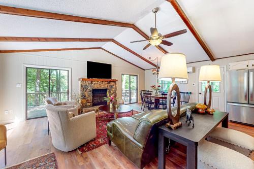 Brevard Casa | The Nunv Cabin