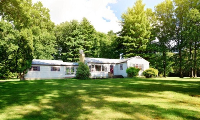 Howland Corners Casa | The Nut House- Newly Renovated in Peaceful Setting
