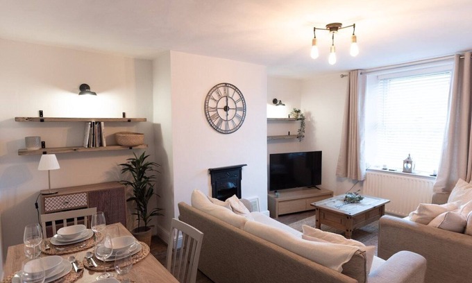 Deepcar Casa | The Oak Cottage: Charming house