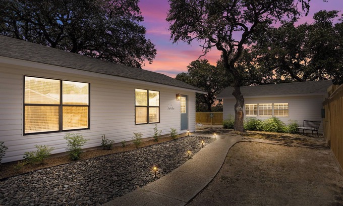 Boerne Casa | The Oak Haus ~ TX Hill Country escape with hot tub and game room!