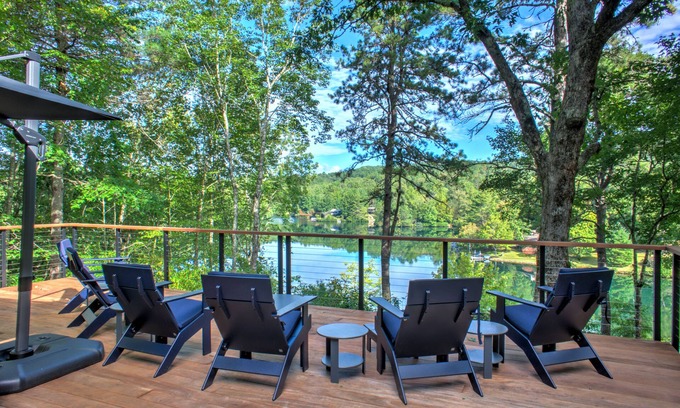 Brevard Casa | The Oak Lake House on Wanteska | Secluded Lakeferont Property