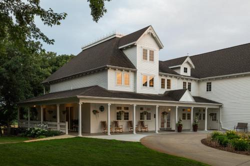 Spirit Lake Cama Y Desayuno | The Oakwood Inn