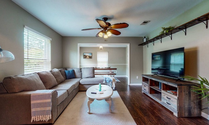 Wright Casa | The Oasis! Charming 3BR Near All The Best Beaches!