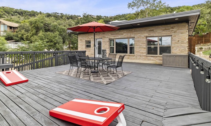 Lower Basin Lake Travis Cabaña | The Oasis Corner Cottage at Lake Travis, 2 Bedroom, Private Deck and Patio