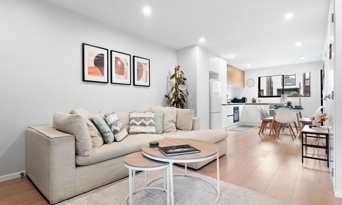 Mangere Bridge Casa | The Oasis - New 3BR | Ultrafast WiFi | Parking