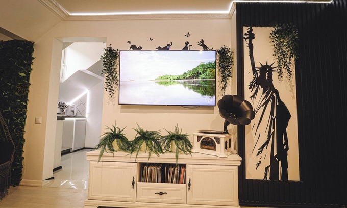 Avoti Apartamento | The Oasis - Retro Modern Vogue