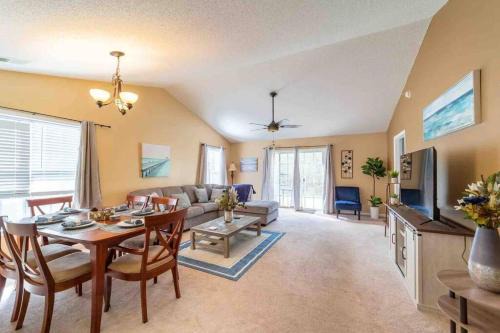 Myrtle Beach Casa | The Oasis w/3br/Wi-Fi/15 Minutes from the beach