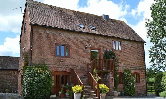 Bromyard Apartamento | The Oast House - farm stay apartment set within 135 acres