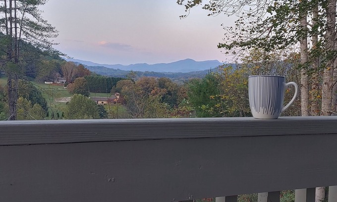 Franklin Casa | The Octagon House: increíbles vistas a la montaña, privadas pero cerca de todo