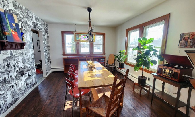 Frankenmuth Casa | The Odd Dog Retreat w/HotTub, Kayaks, Bikes, Games