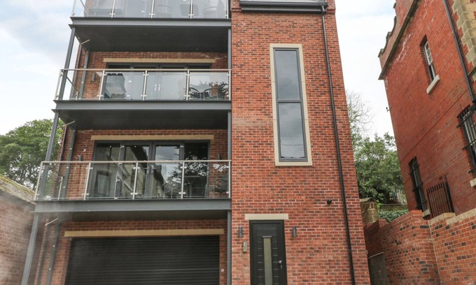 Whitby Cabaña | THE OFFICE GARDENS, APARTMENT 1, family friendly in Whitby