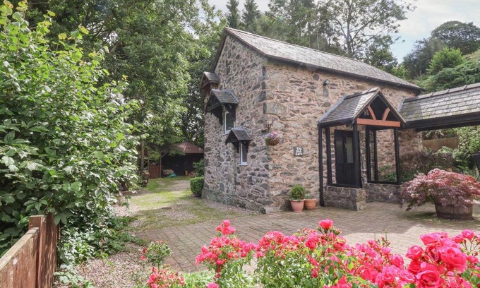 Llanferres Casa | The Old Barn