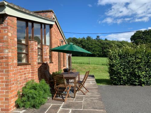 Llanvair Kilgeddin Casa | The Old Bull Pen