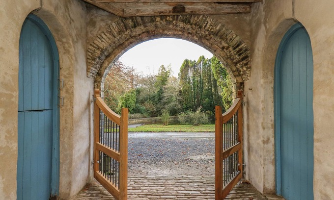 Llandefeilog Cabaña | The Old Carriage Court