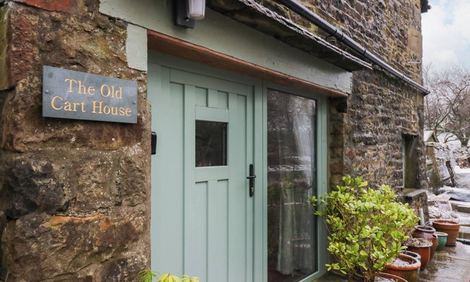 Garsdale Cabaña | THE OLD CART HOUSE, pet friendly, with a garden in Sedbergh
