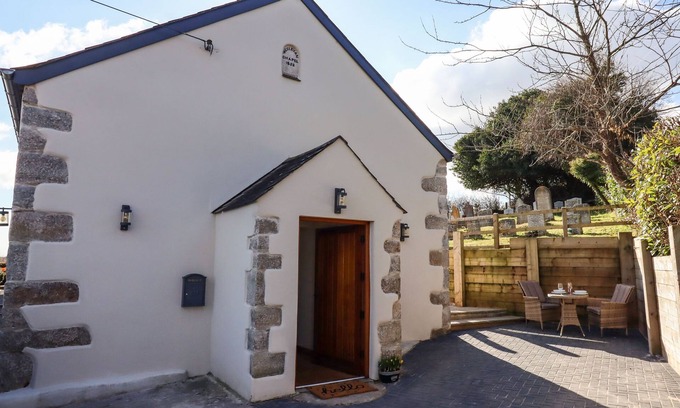 Ilsington Cabaña | THE OLD CHAPEL, romantic, country holiday cottage in Ilsington